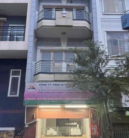 Cho thuê nhà mặt tiền 137 Đào Duy Từ Quận 10