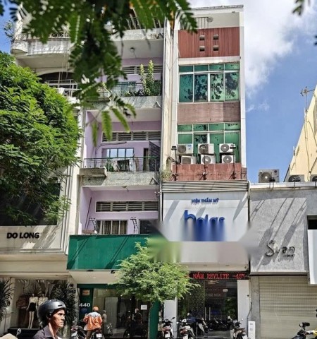 Cho thuê nhà mặt tiền đường Võ Văn Tần Quận 3