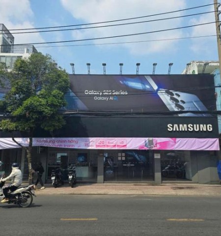 Cho thuê nhà mặt tiền đường Cách Mạng Tháng 8 Quận 3