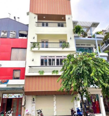 Cho thuê nhà mặt tiền đường Nguyễn Đình Chiểu Quận 3