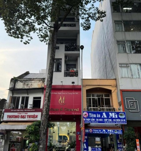 Cho thuê nhà mặt tiền 180 Hồng Bàng Quận 5