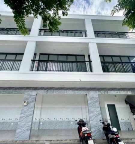 Cho thuê nhà mặt tiền đường Phạm Văn Đồng quận Bình Thạnh
