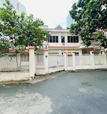 Cho thuê nhà mặt tiền đường Nguyễn Đình Chính quận Phú Nhuận