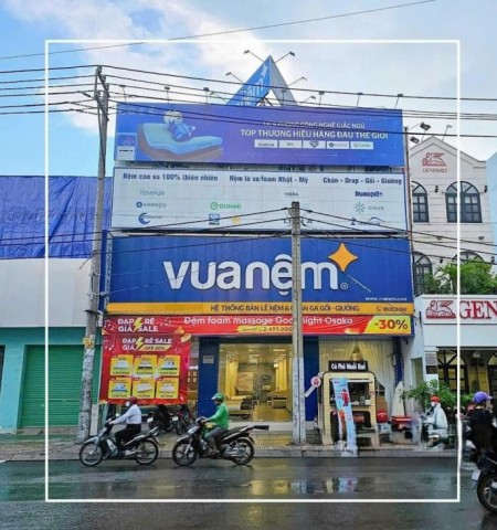 Cho thuê nhà mặt tiền đường Cách Mạng Tháng 8 quận Tân Bình