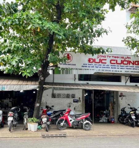 Cho thuê nhà mặt tiền đường Lê Niệm quận Tân Phú