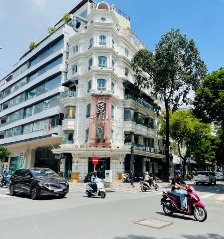 Tòa nhà cho thuê 2 mặt tiền đường Lý Tự Trọng - Trương Định Quận 1
