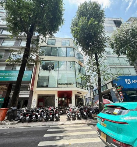Tòa nhà cho thuê góc 2 mặt tiền 62 Phạm Ngọc Thạch Quận 3