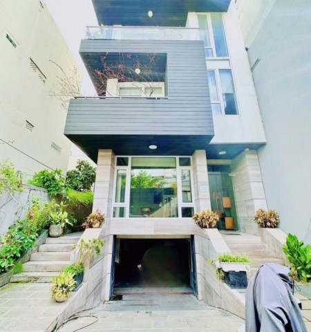 Tòa nhà cho thuê mặt tiền 145 Nguyễn Cửu Vân Quận Bình Thạnh