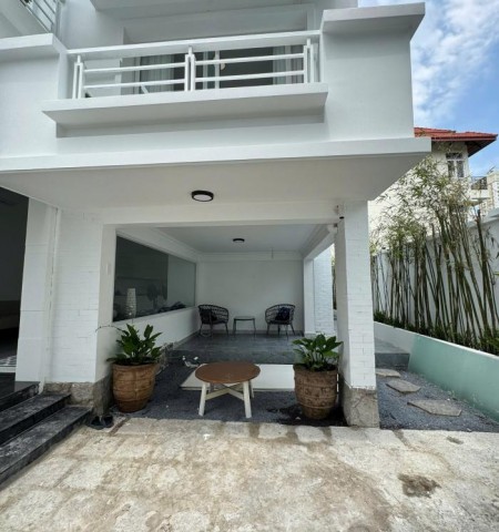 Cho thuê biệt thự mặt tiền đường Nguyễn Văn Hưởng Quận 2
