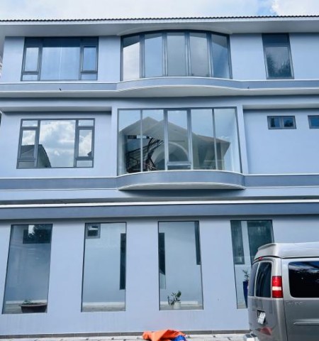 Cho thuê biệt thự góc 2 mặt tiền đường Nguyễn Văn Hưởng mặt tiền nội bộ khu Compound Quận 2